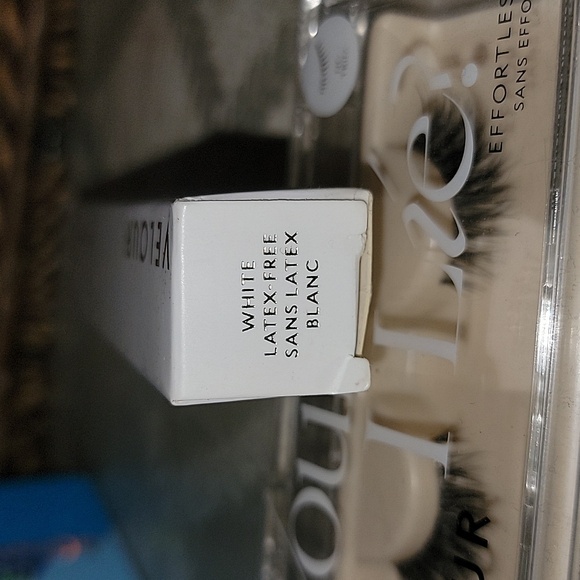 BUNDLE OF VELOUR LASHES &  LASH ADHESIVE - Picture 3 of 3